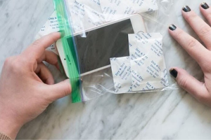 Sử dụng gói hút ẩm